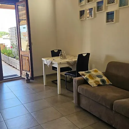 Giuly One Apartman *